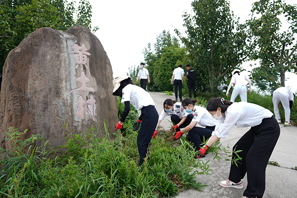 “助力鄉(xiāng)村振興，踐行艱苦奮斗” 將新員工黨性教育活動搬到對口幫扶村2.jpg